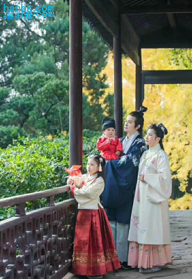 幸福的汉族家庭