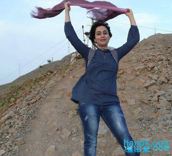 耶元2014年5月上旬，伊朗妇女们在社交媒体勇敢晒出自己摘掉面纱的照片
